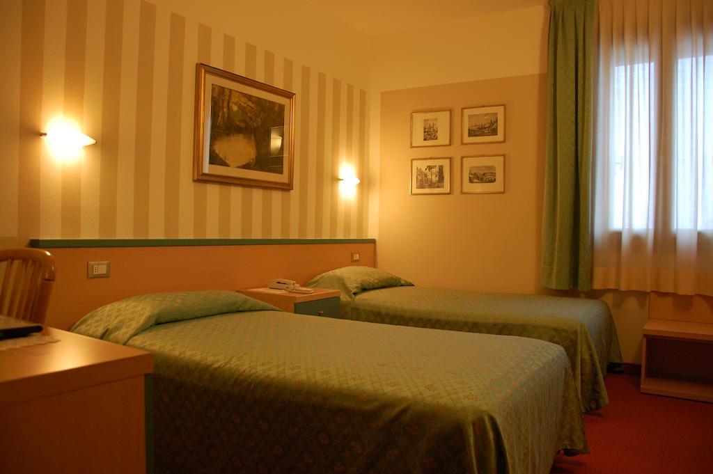 Hotel Belie サン・マルティーノ・ディ・ルーパリ 部屋 写真